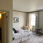 Lynwood House Bed & Breakfast 3*