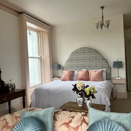 Lynwood House 3*
