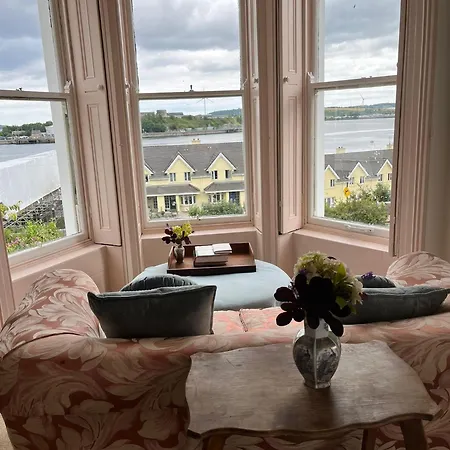 Lynwood House 3*